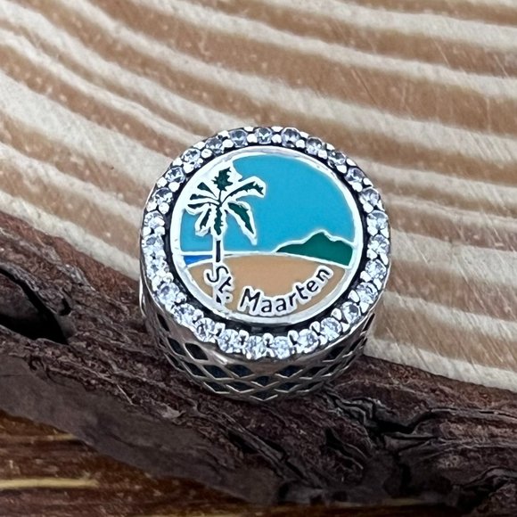 Pandora St. Maarten the Friendly Island Exclusive Charm - Picture 1 of 3